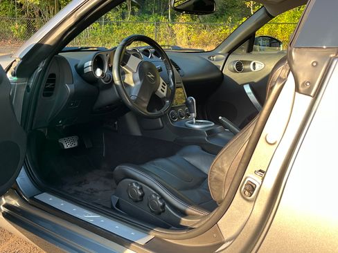 Used 2004 Nissan 350Z Touring w/ Aerodynamics Pkg image 12