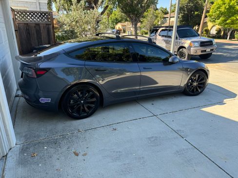Used 2018 Tesla Model 3 Long Range image 13