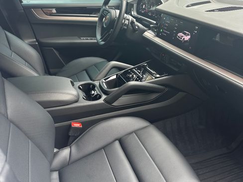 Used 2025 Porsche Cayenne S image 14