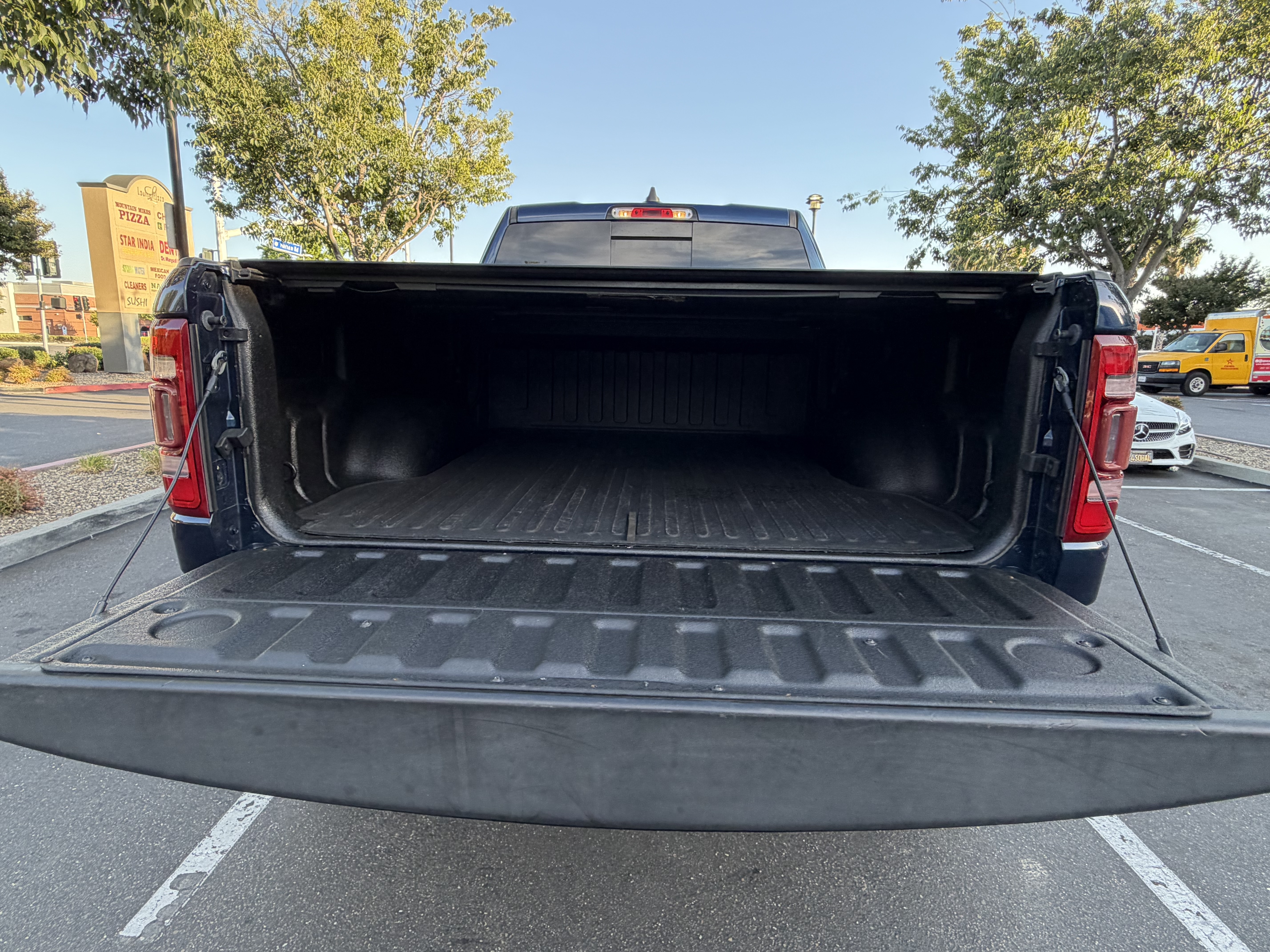 Used 2019 RAM 1500 Laramie w/ Sport Appearance Package AWD/4WD image 5