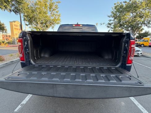 Used 2019 RAM 1500 Laramie w/ Sport Appearance Package AWD/4WD image 5