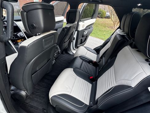 Used 2022 Land Rover Discovery S R-Dynamic image 5