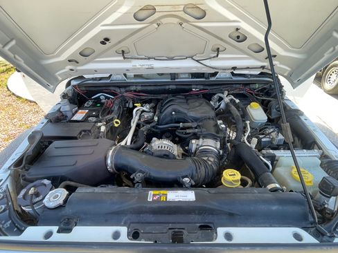 Used 2015 Jeep Wrangler Unlimited Rubicon w/ Connectivity Group image 18