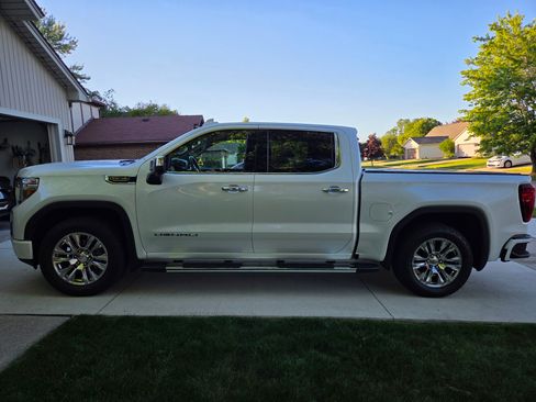 Used 2021 GMC Sierra 1500 Denali w/ Driver Alert Package II AWD/4WD image 11