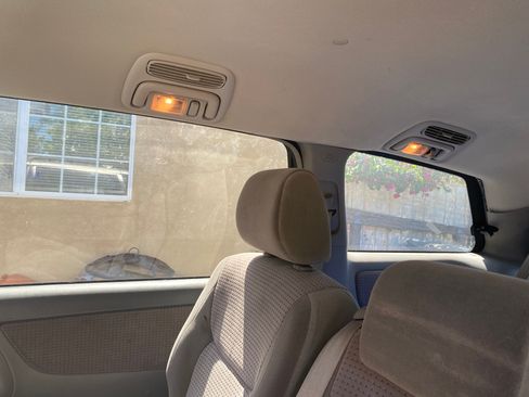 Used 2006 Toyota Sienna LE w/ LE Pkg 2 FWD image 10