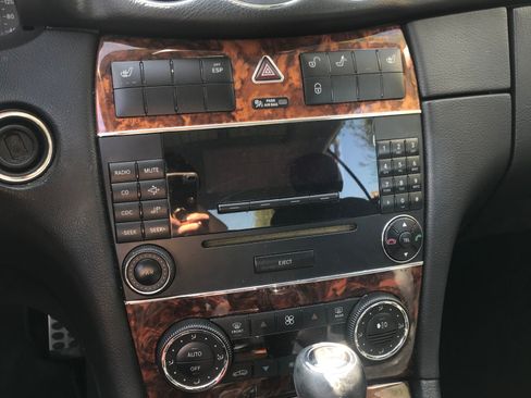 Used 2009 Mercedes-Benz CLK 350 Coupe image 5