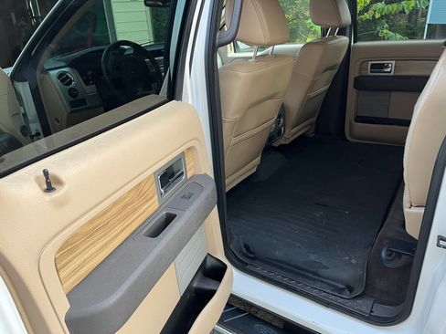 Used 2011 Ford F150 Lariat image 21