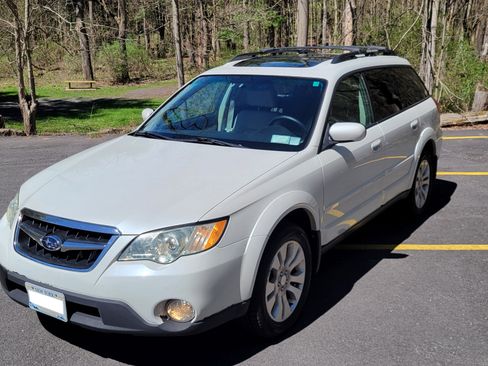Used 2009 Subaru Outback 2.5i Limited image 1