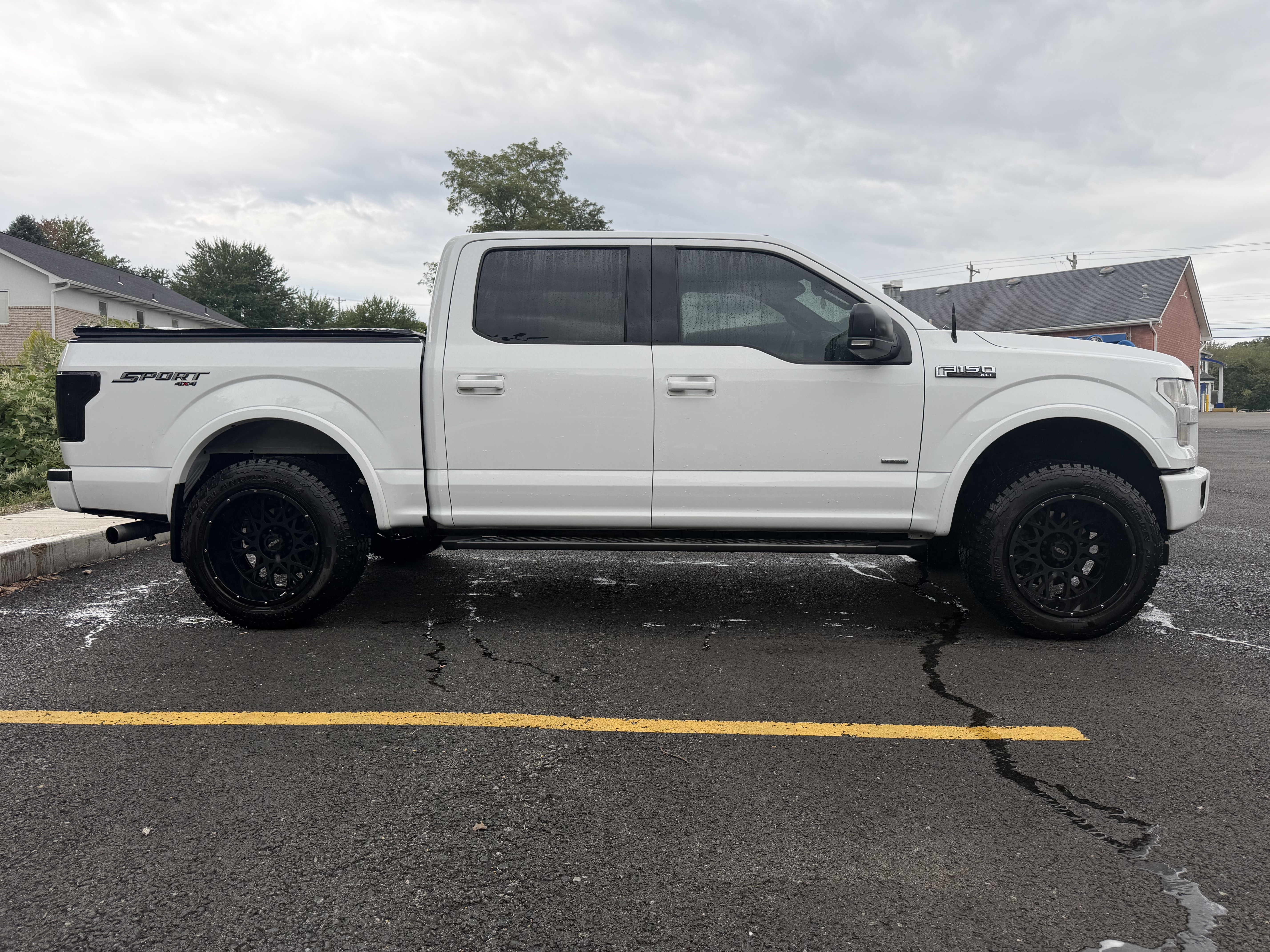 Used 2017 Ford F150 XLT w/ Equipment Group 302A Luxury AWD/4WD image 11