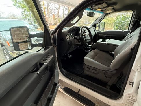 Used 2011 Ford F350 XLT w/ XLT Interior Pkg image 8
