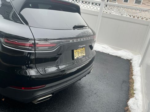 Used 2019 Porsche Cayenne Sport Utility 4D image 4