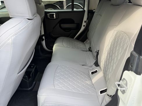 Used 2021 Jeep Gladiator Sport image 11