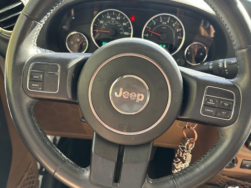 Used 2018 Jeep Wrangler Unlimited Sahara image 16