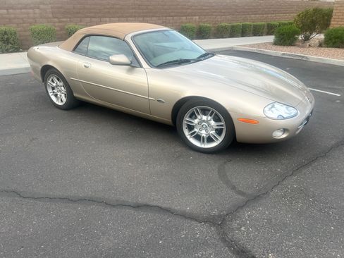 Used 2001 Jaguar XK8 Convertible image 2