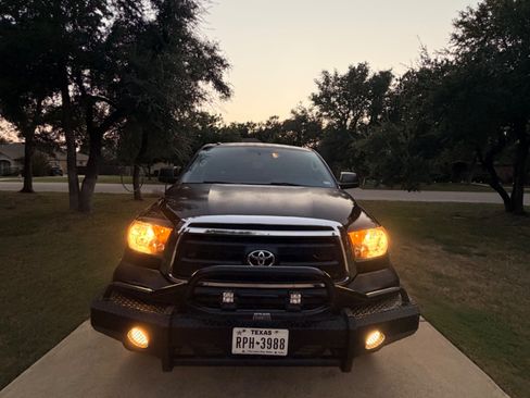Used 2012 Toyota Tundra 4x4 CrewMax w/ Tow Pkg image 13