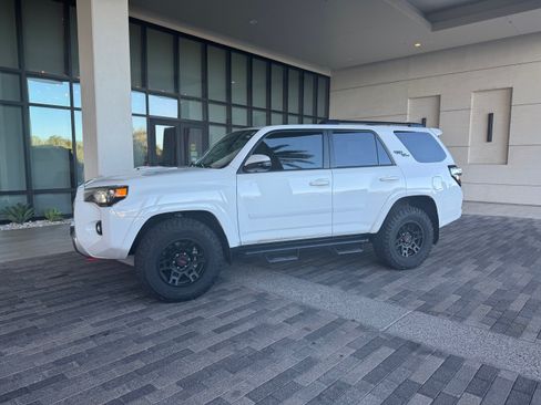 Used 2024 Toyota 4Runner TRD Off-Road Premium image 1