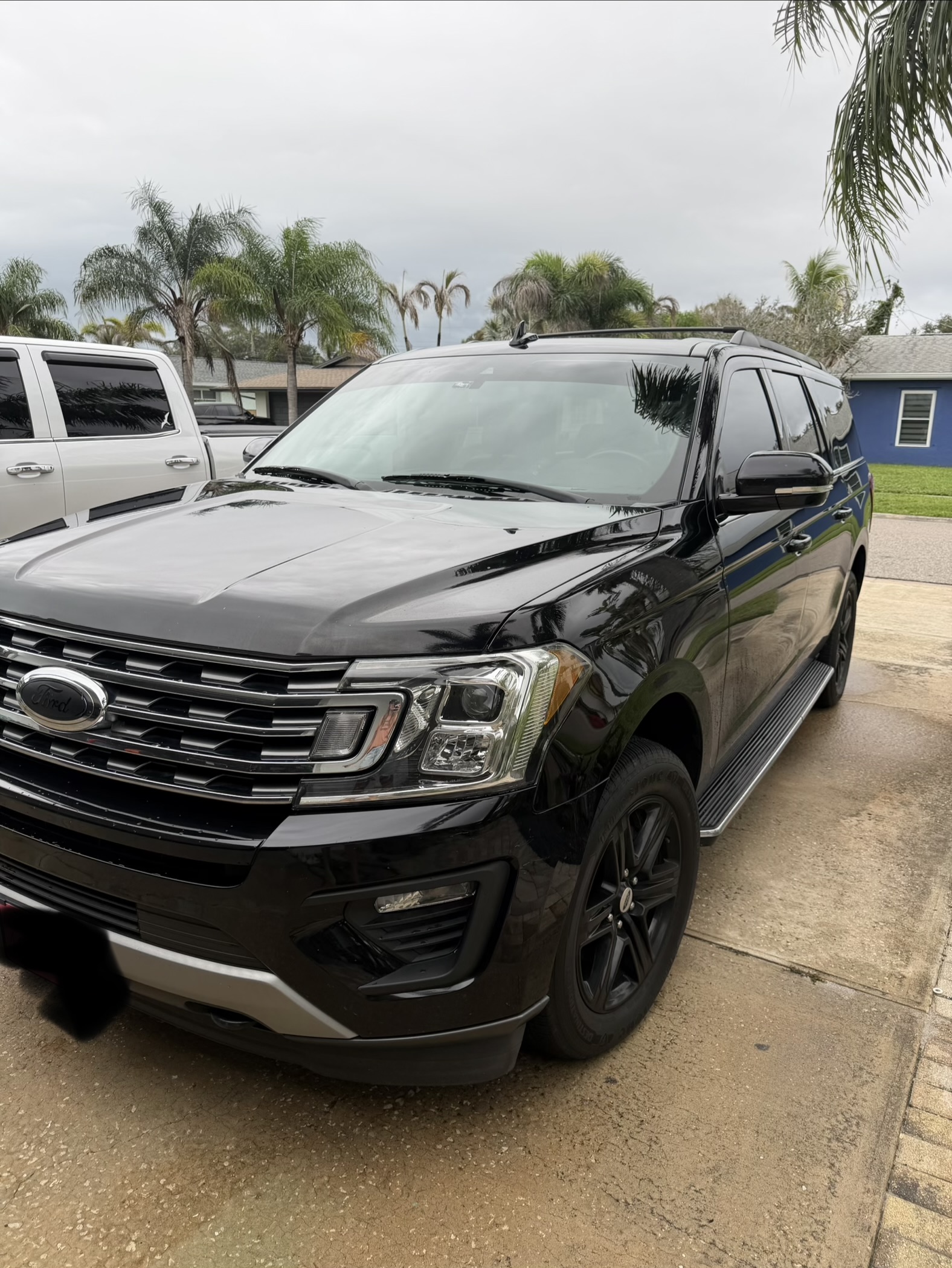 Used 2019 Ford Expedition Max XLT w/ Equipment Group 202A AWD/4WD image 1