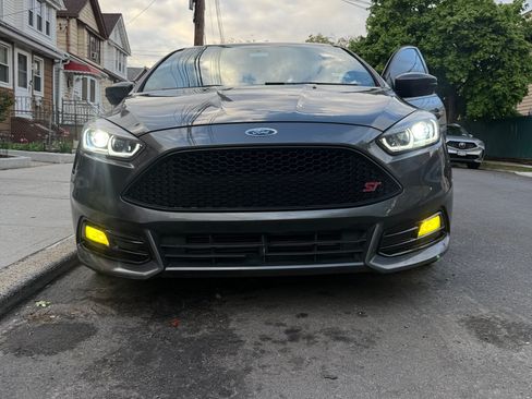 Used 2017 Ford Focus ST FWD image 1