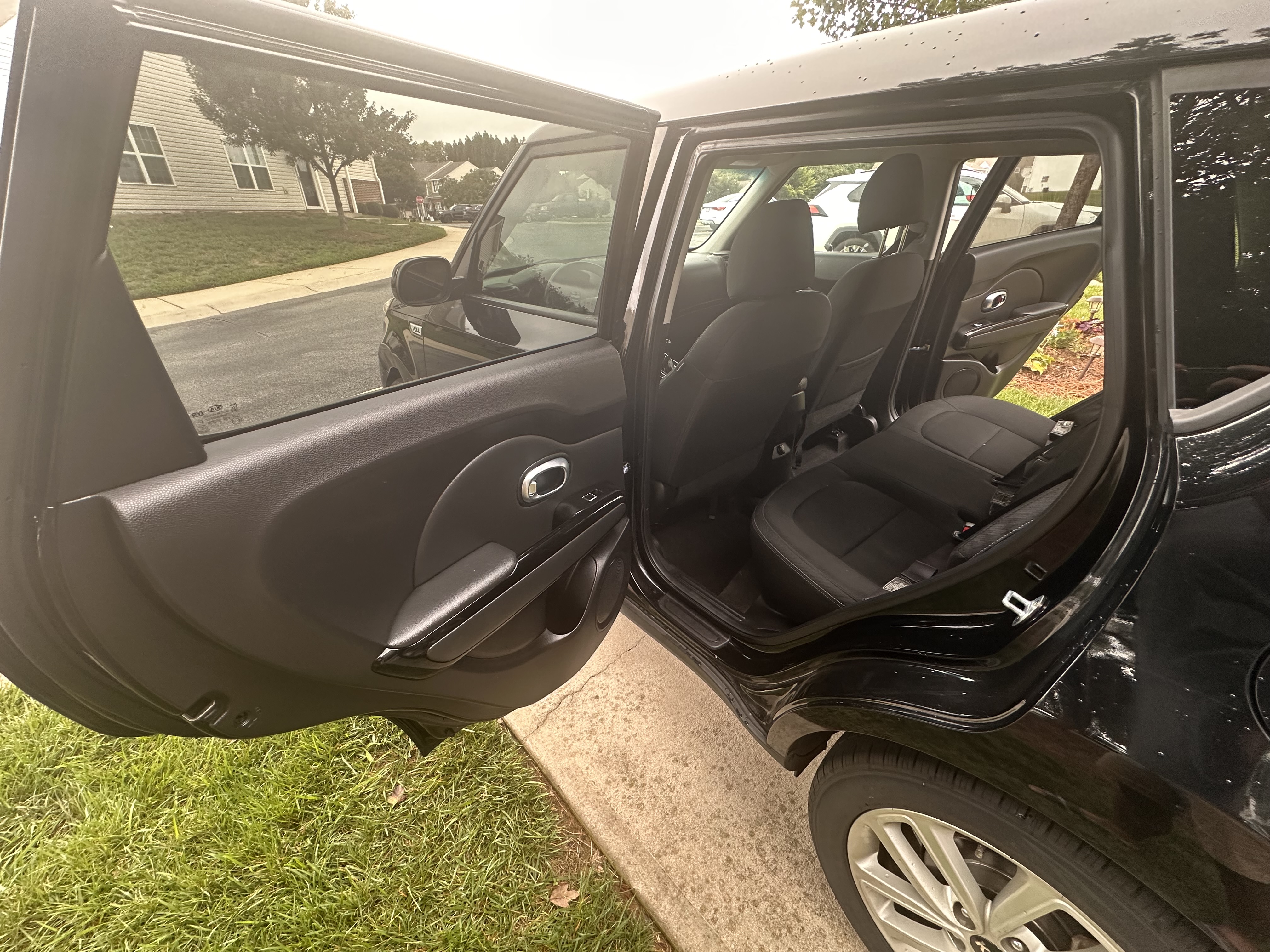 Used 2018 Kia Soul + w/ Audio Package FWD image 9