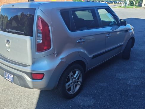 Used 2013 Kia Soul + w/ Audio Pkg FWD image 10