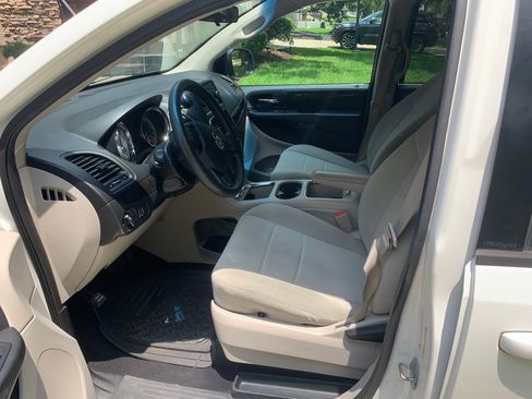 Used 2013 Dodge Grand Caravan SE image 6