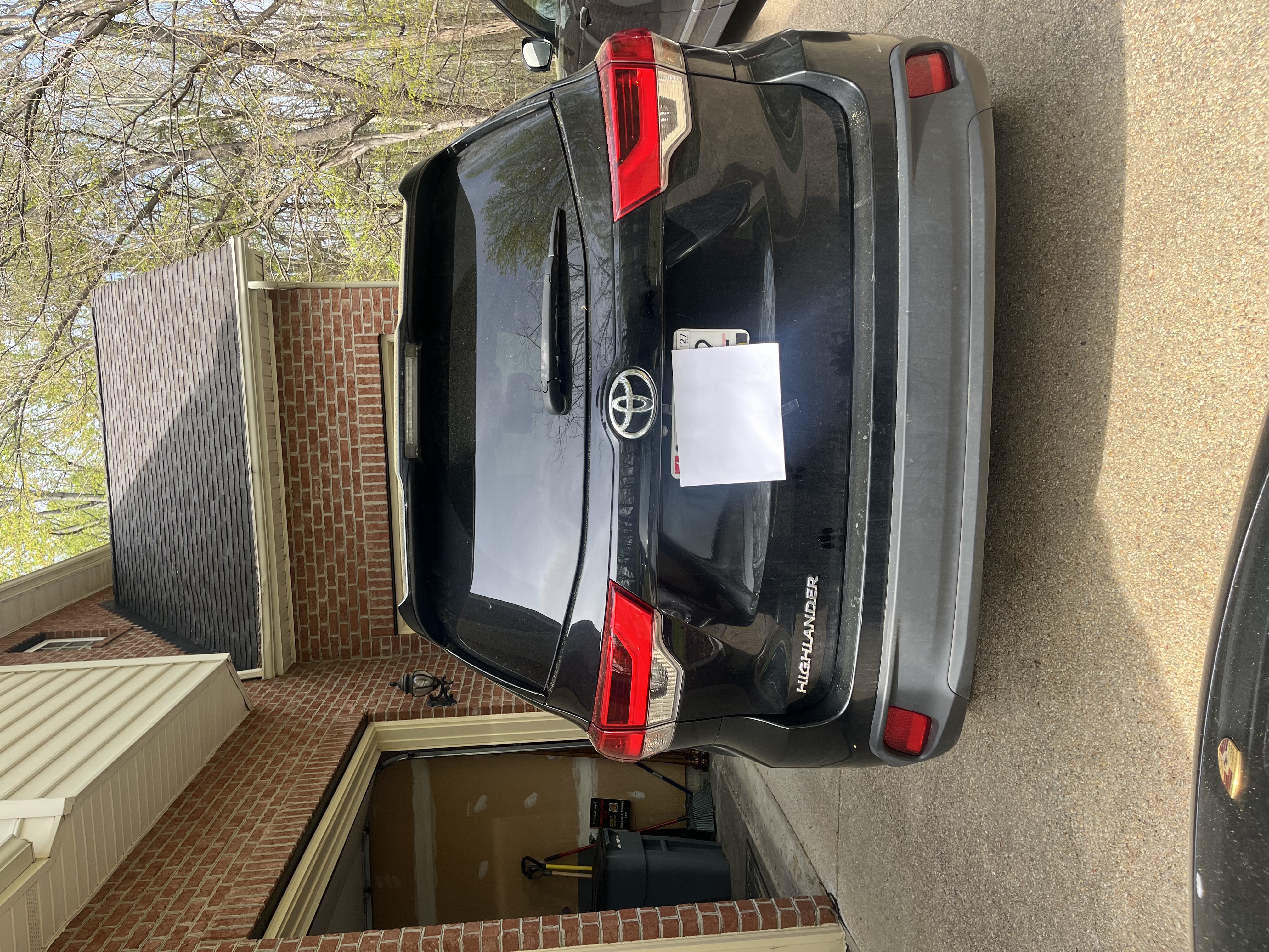 Used 2019 Toyota Highlander LE FWD image 14
