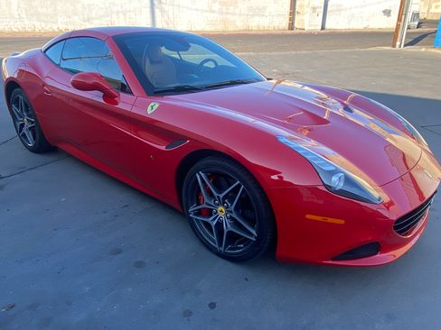 Used 2015 Ferrari California T image 13