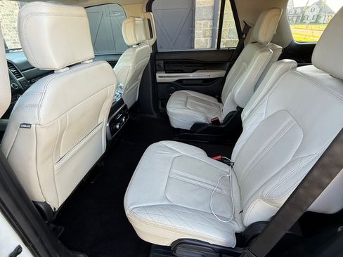Used 2021 Ford Expedition Platinum image 8