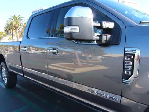 Used 2022 Ford F350 Platinum w/ FX4 Off-Road Package image 11