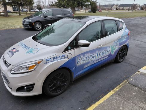 Used 2017 Ford C-MAX Energi Titanium w/ Equipment Group 501A image 2