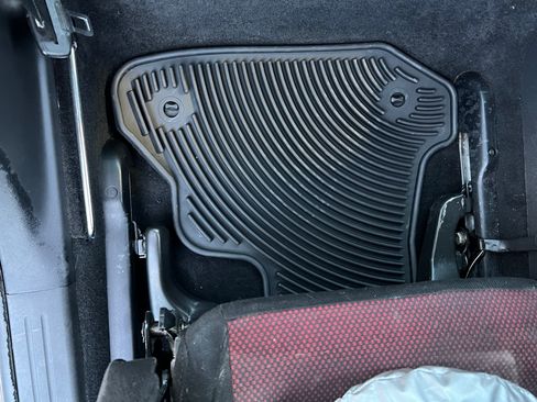 Used 2005 Volkswagen Beetle Bi-Color Edition image 21