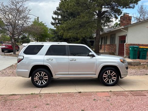Used 2015 Toyota 4Runner Limited AWD/4WD image 4