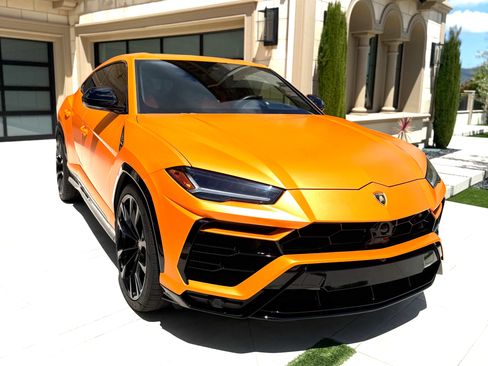 Used 2022 Lamborghini Urus AWD/4WD image 1