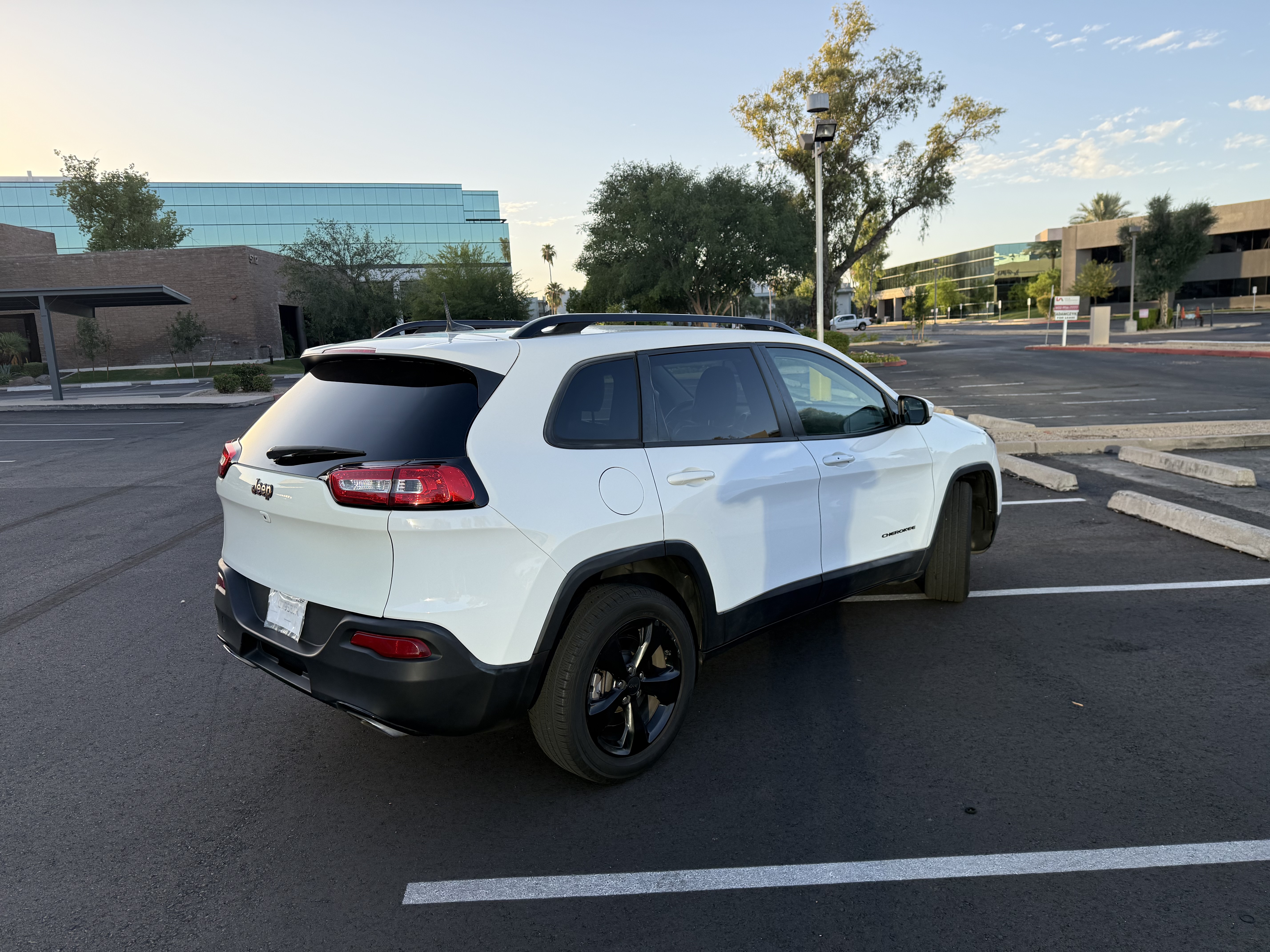 Used 2017 Jeep Cherokee High Altitude FWD image 6