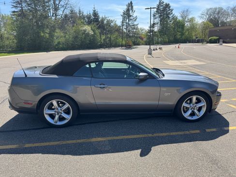 Used 2010 Ford Mustang GT Premium RWD image 8