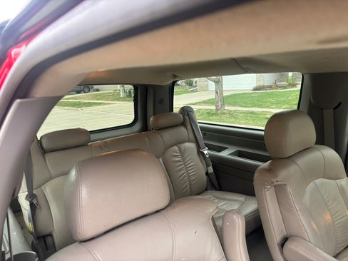 Used 2002 Chevrolet Suburban LT image 13