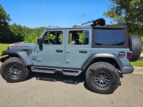 Used 2024 Jeep Wrangler Unlimited Sport image 2