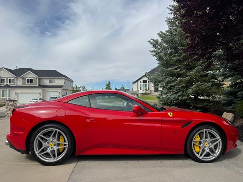 Used 2015 Ferrari California T RWD image 16