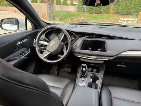 Used 2021 Cadillac XT4 Premium Luxury image 8