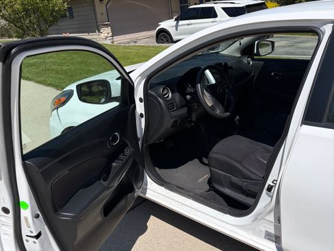 Used 2017 Nissan Versa SV FWD image 12