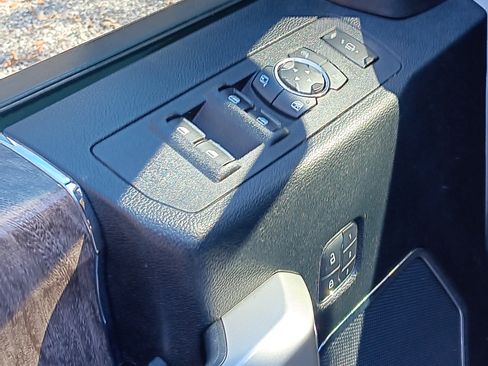 Used 2018 Ford F250 Lariat w/ Chrome Package image 12