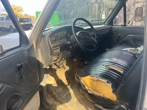 Used 1993 Ford F450 2WD Regular Cab Super Duty image 5