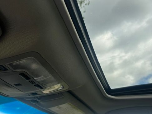 Used 2014 Toyota Camry SE w/ Moonroof Package FWD image 15
