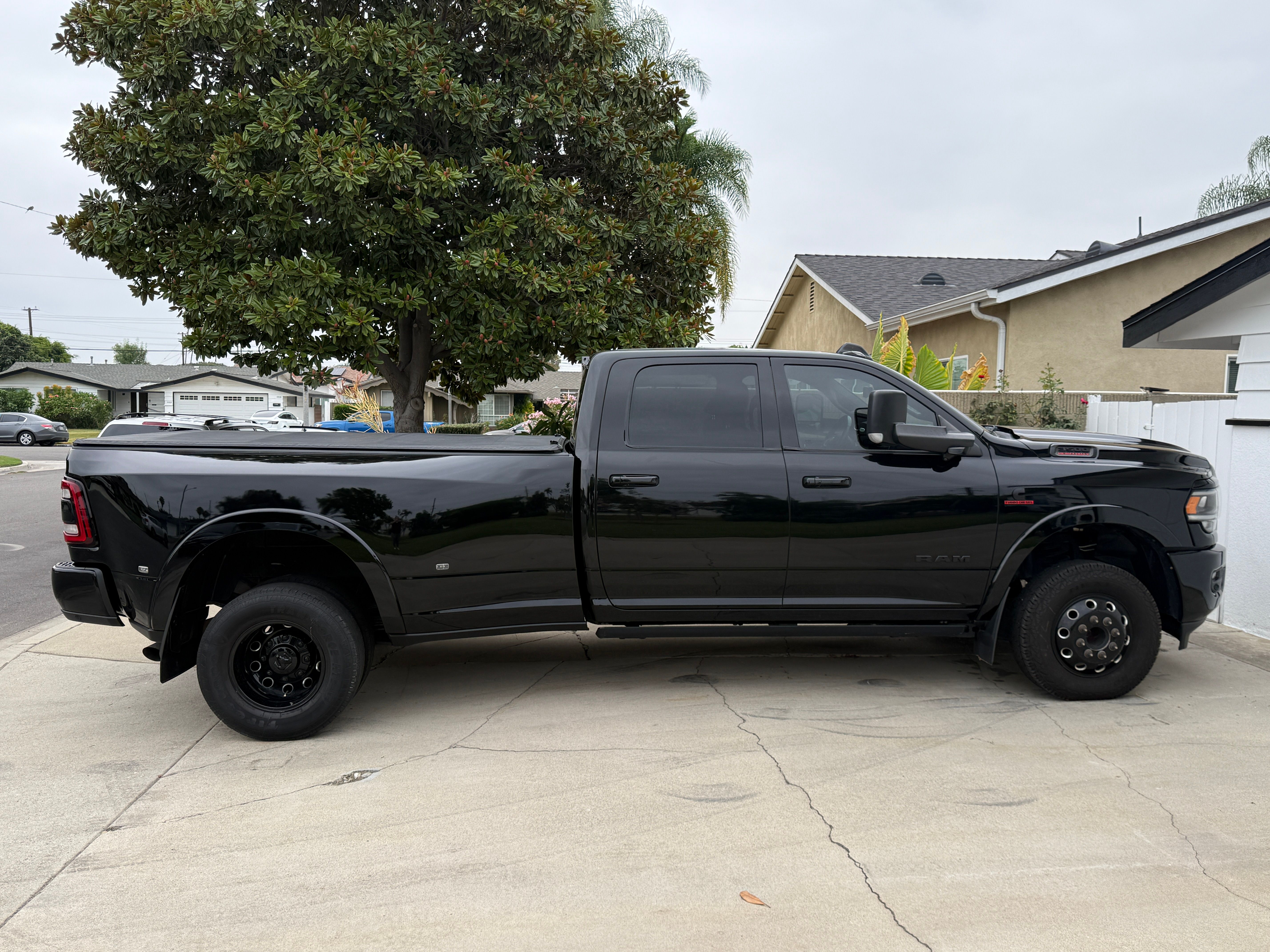 Used 2021 RAM 3500 Laramie AWD/4WD image 2