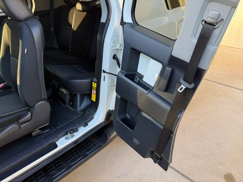 Used 2012 Toyota FJ Cruiser 4WD w/ Upgrade Pkg image 21