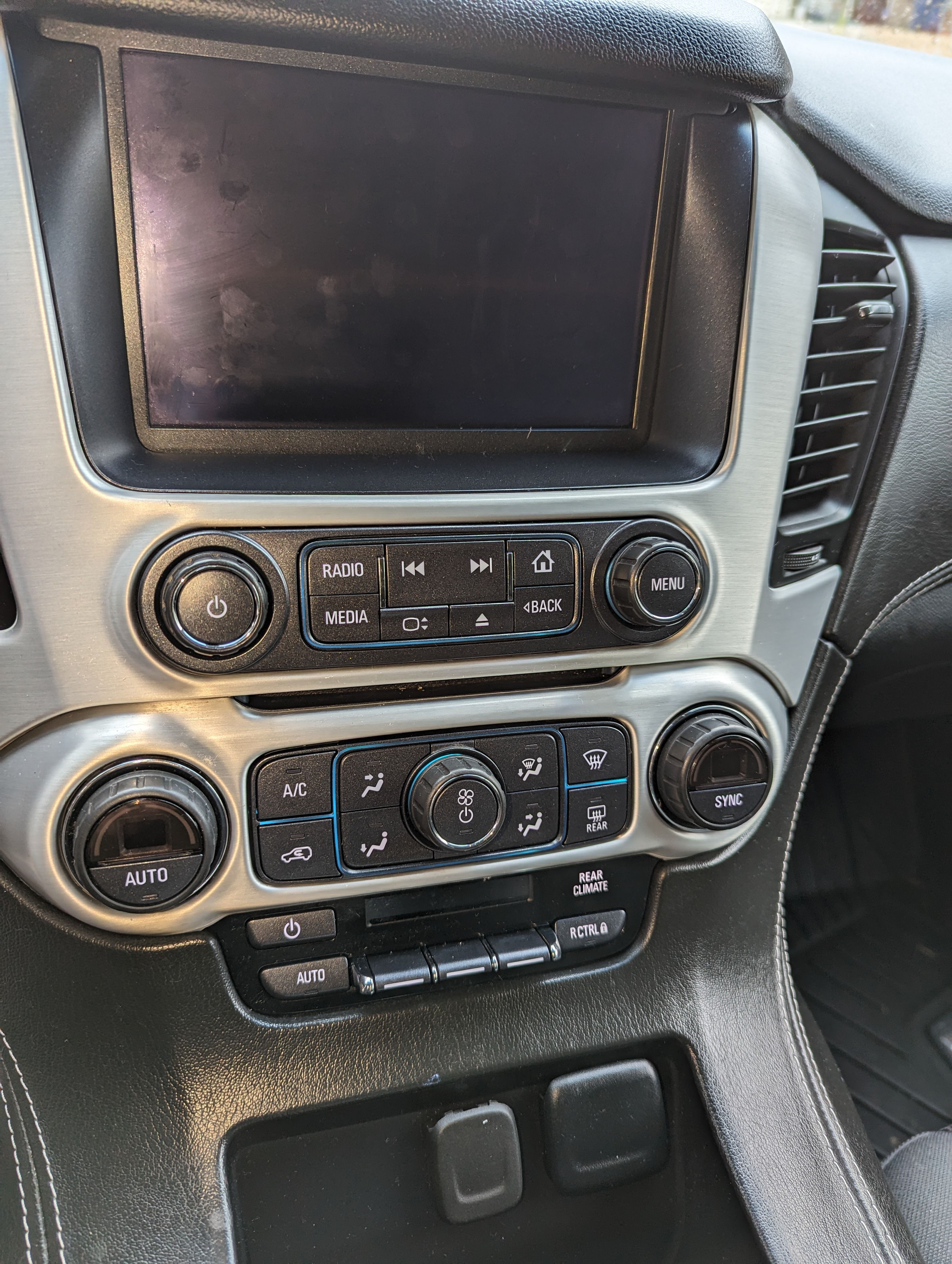 Used 2019 GMC Yukon XL SLE w/ Convenience Package AWD/4WD image 18