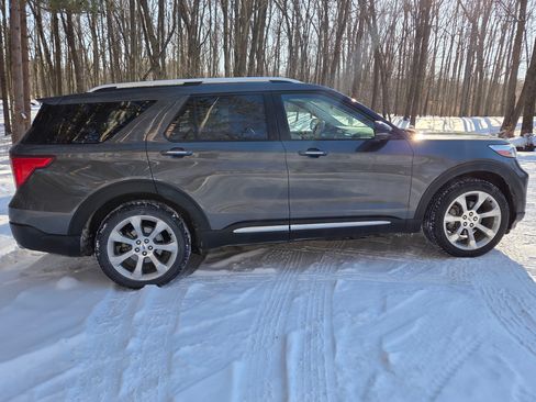 Used 2020 Ford Explorer Platinum image 2