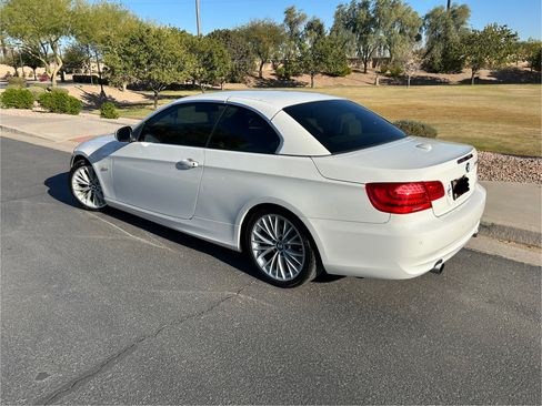 Used 2011 BMW 335i Convertible image 17