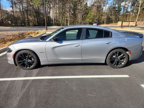 Used 2017 Dodge Charger R/T w/ Blacktop Package image 11