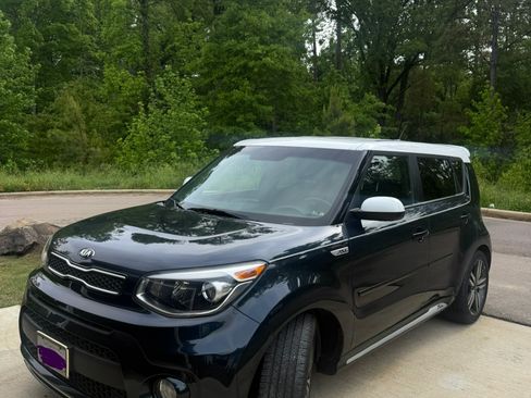 Used 2018 Kia Soul + FWD image 8